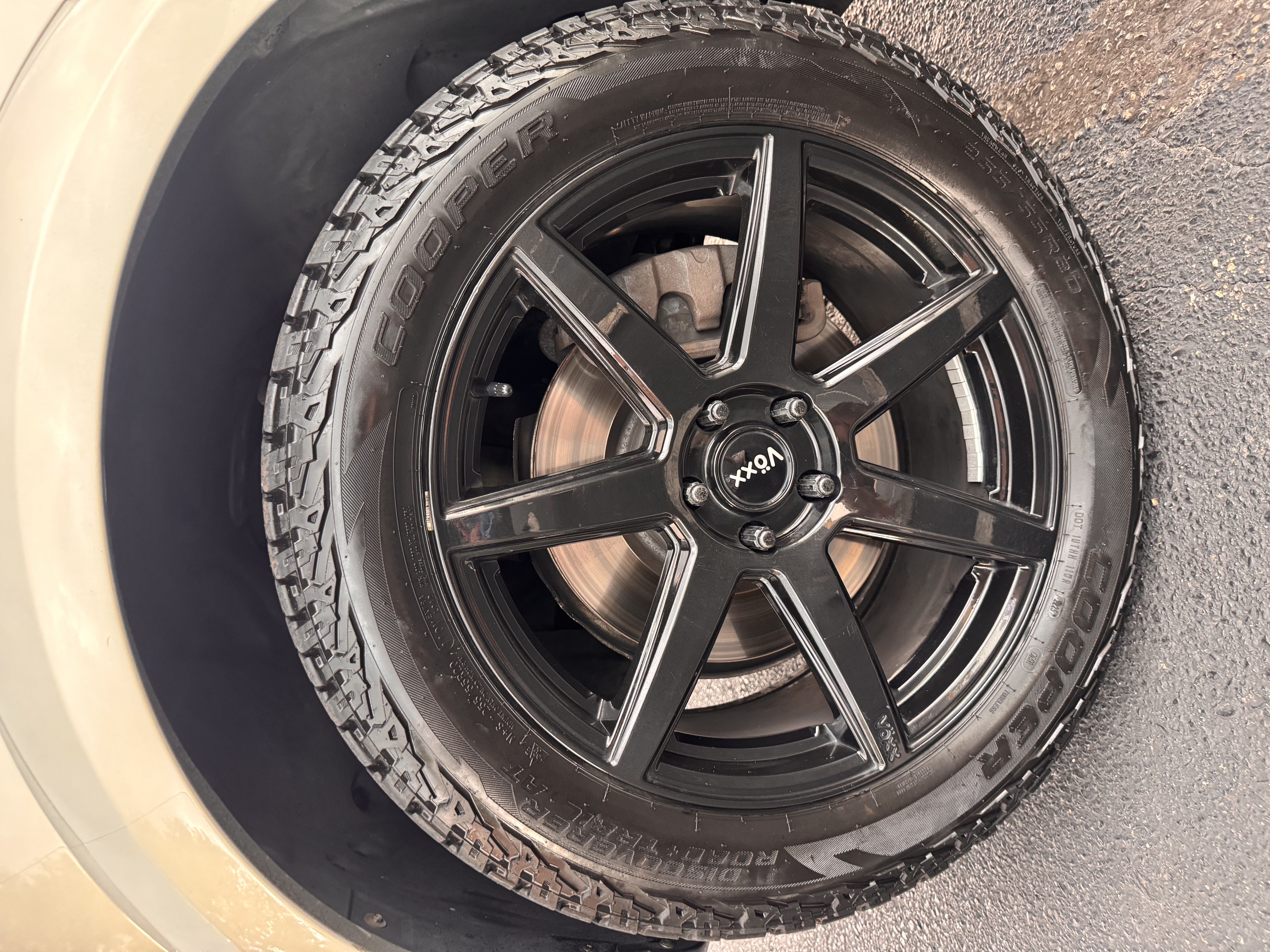 Used 2011 Land Rover LR4 HSE LUX AWD/4WD image 9