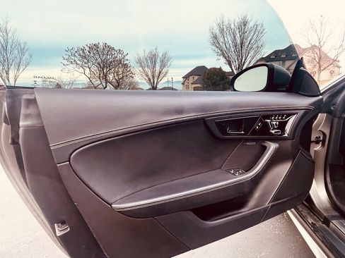 Used 2018 Jaguar F-TYPE R image 12