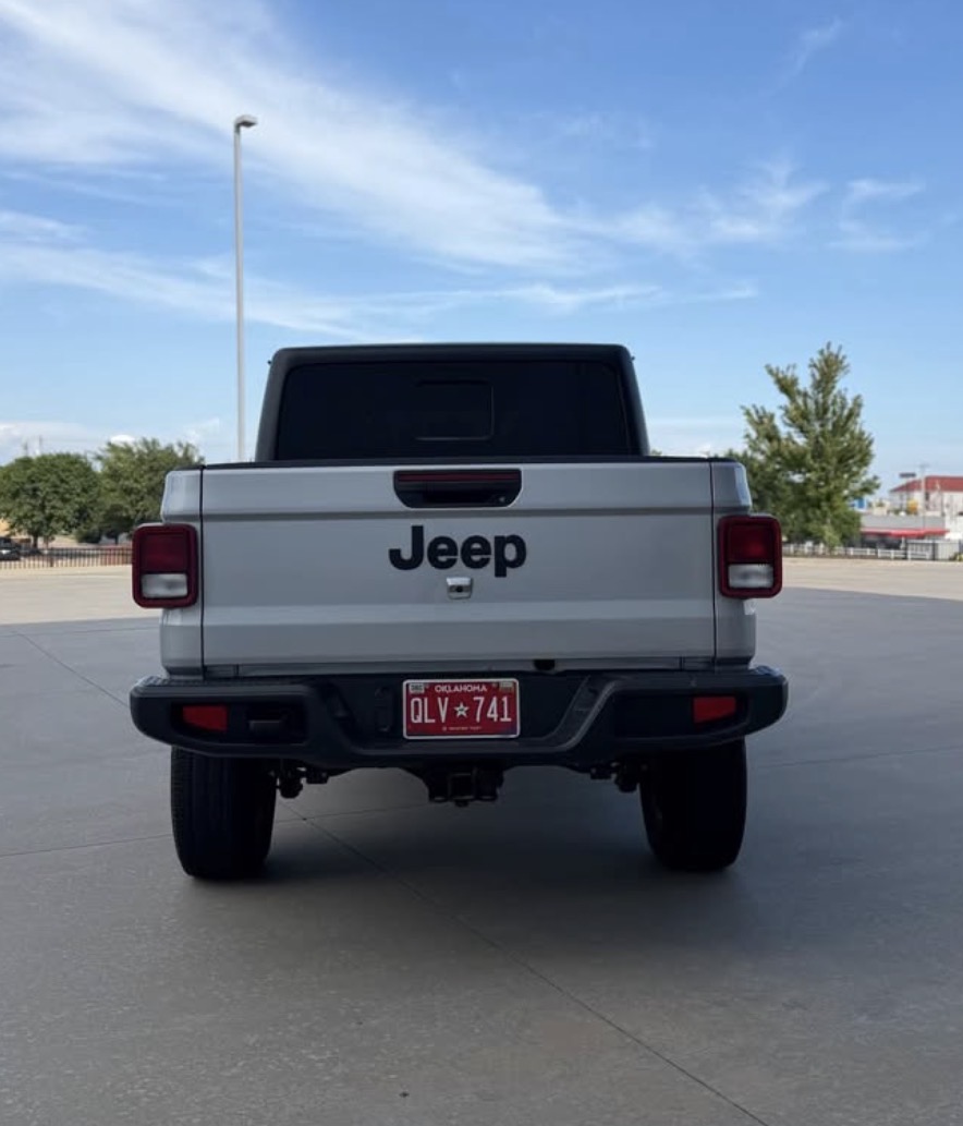 Used 2023 Jeep Gladiator Sport AWD/4WD image 4