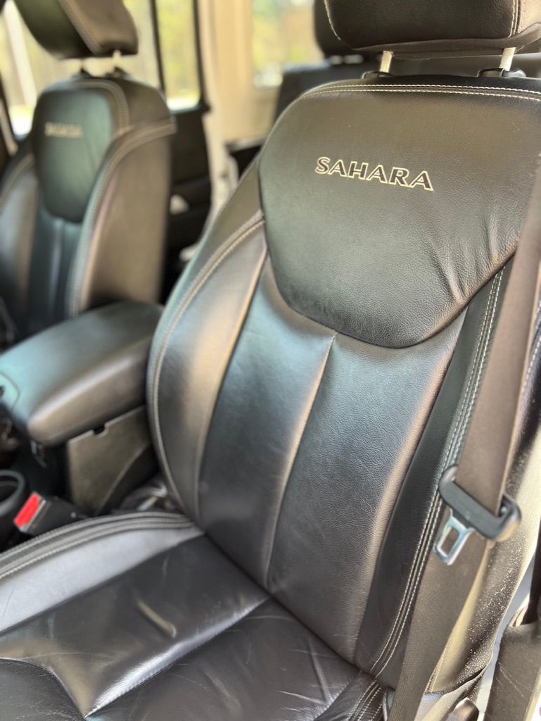 Used 2018 Jeep Wrangler Unlimited Sahara w/ Connectivity Group AWD/4WD image 23