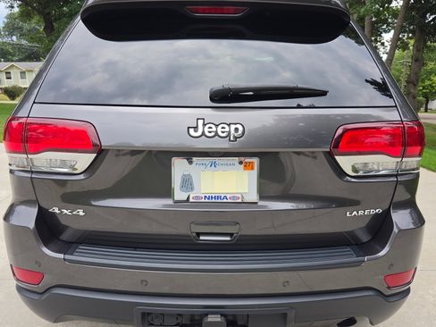 Used 2020 Jeep Grand Cherokee Laredo AWD/4WD image 6