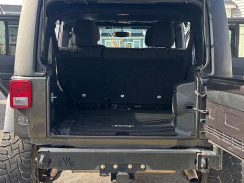 Used 2014 Jeep Wrangler Unlimited Rubicon w/ Max Tow Package image 5