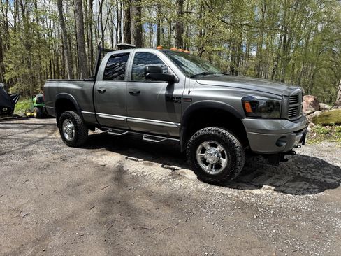 Used 2006 Dodge Ram 2500 Truck SLT AWD/4WD image 2