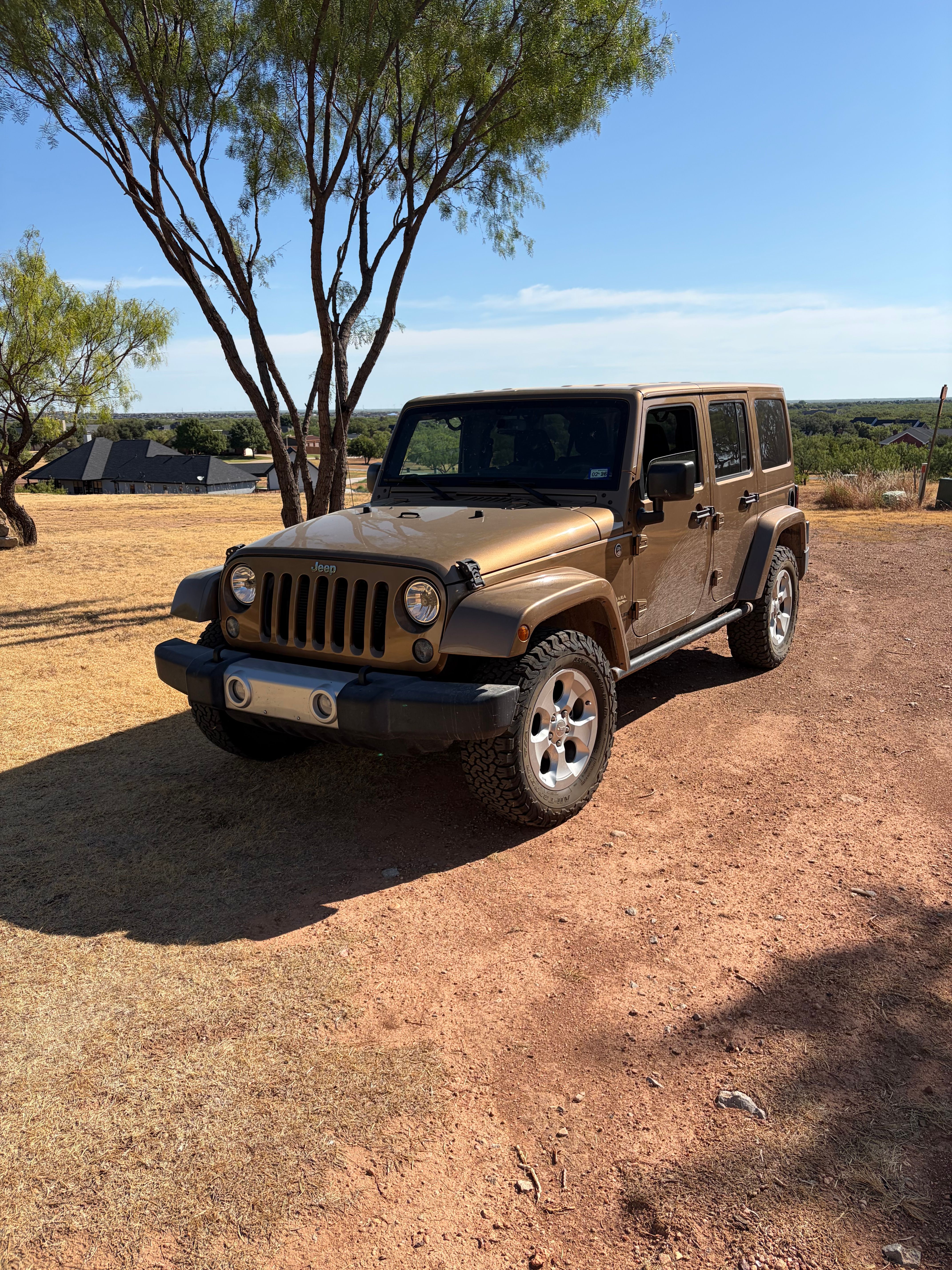 Used 2015 Jeep Wrangler Unlimited Sahara w/ Connectivity Group AWD/4WD image 21