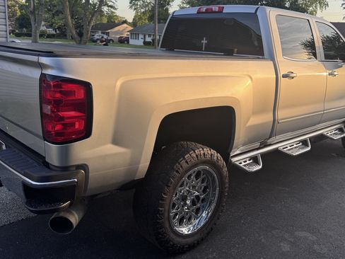 Used 2017 Chevrolet Silverado 2500 LT w/ LT Fleet Convenience Package AWD/4WD image 4