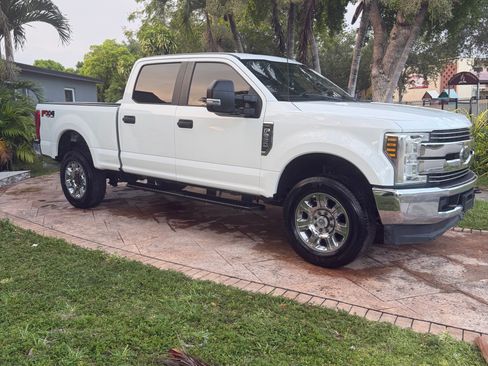 Used 2018 Ford F250 XL w/ Power Equipment Group AWD/4WD image 2