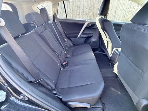 Used 2016 Toyota RAV4 LE image 9