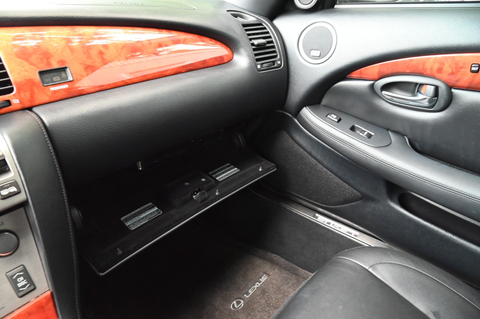Used 2010 Lexus SC 430 Convertible w/ Preferred Accessory Package RWD image 20