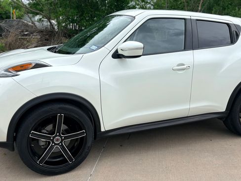 Used 2016 Nissan Juke SV image 4