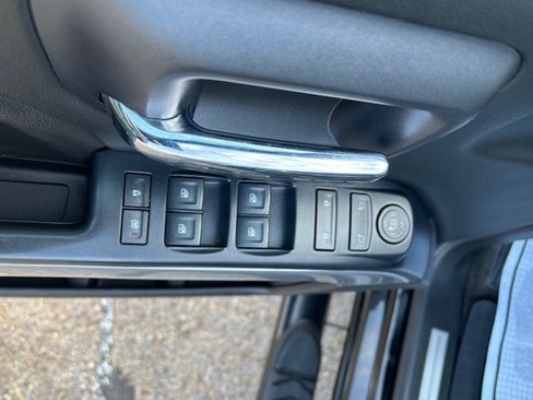 Used 2018 Chevrolet Silverado 1500 LT w/ Texas Edition image 31