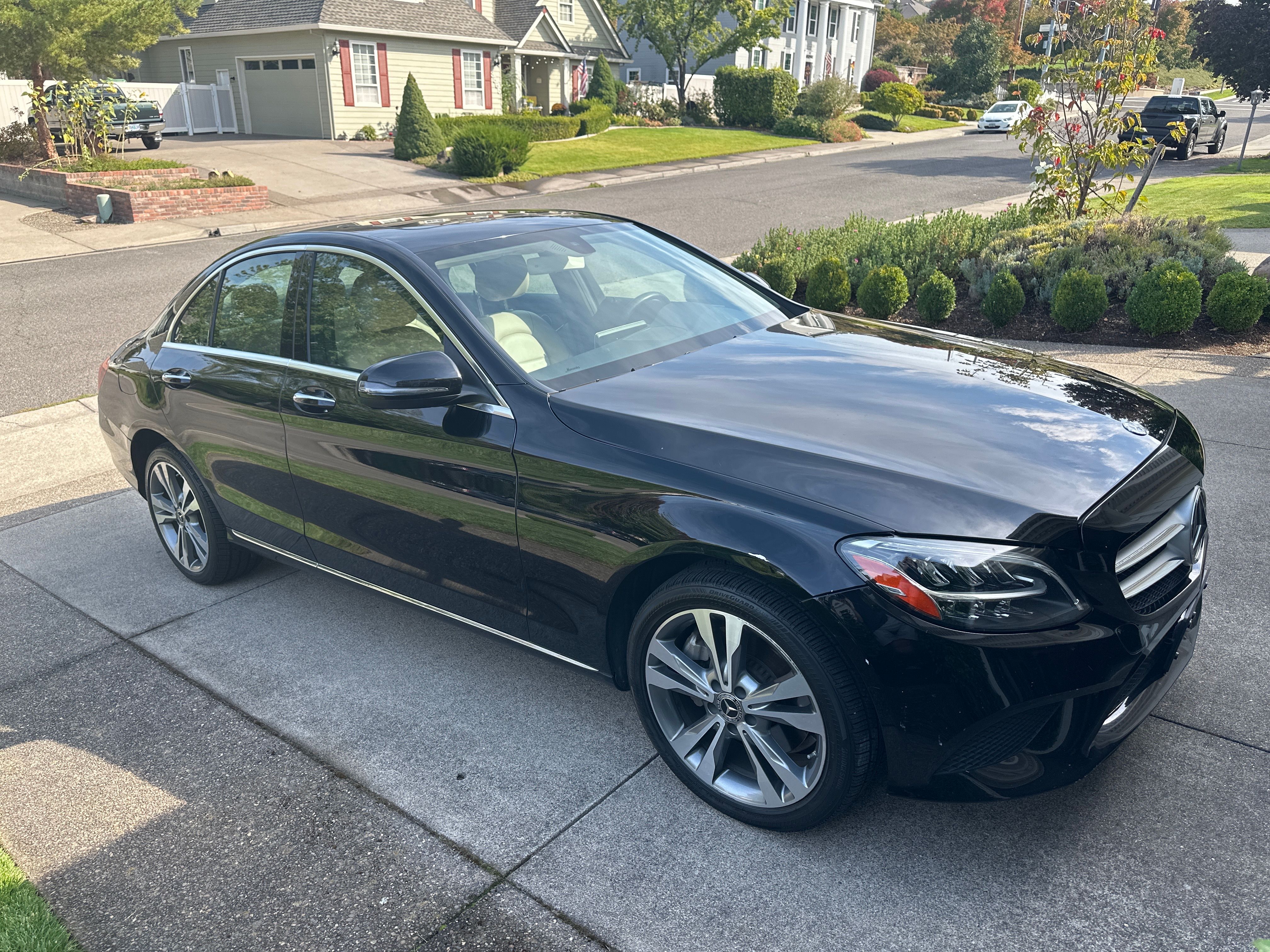 Used 2020 Mercedes-Benz C 300 4MATIC Sedan image 4