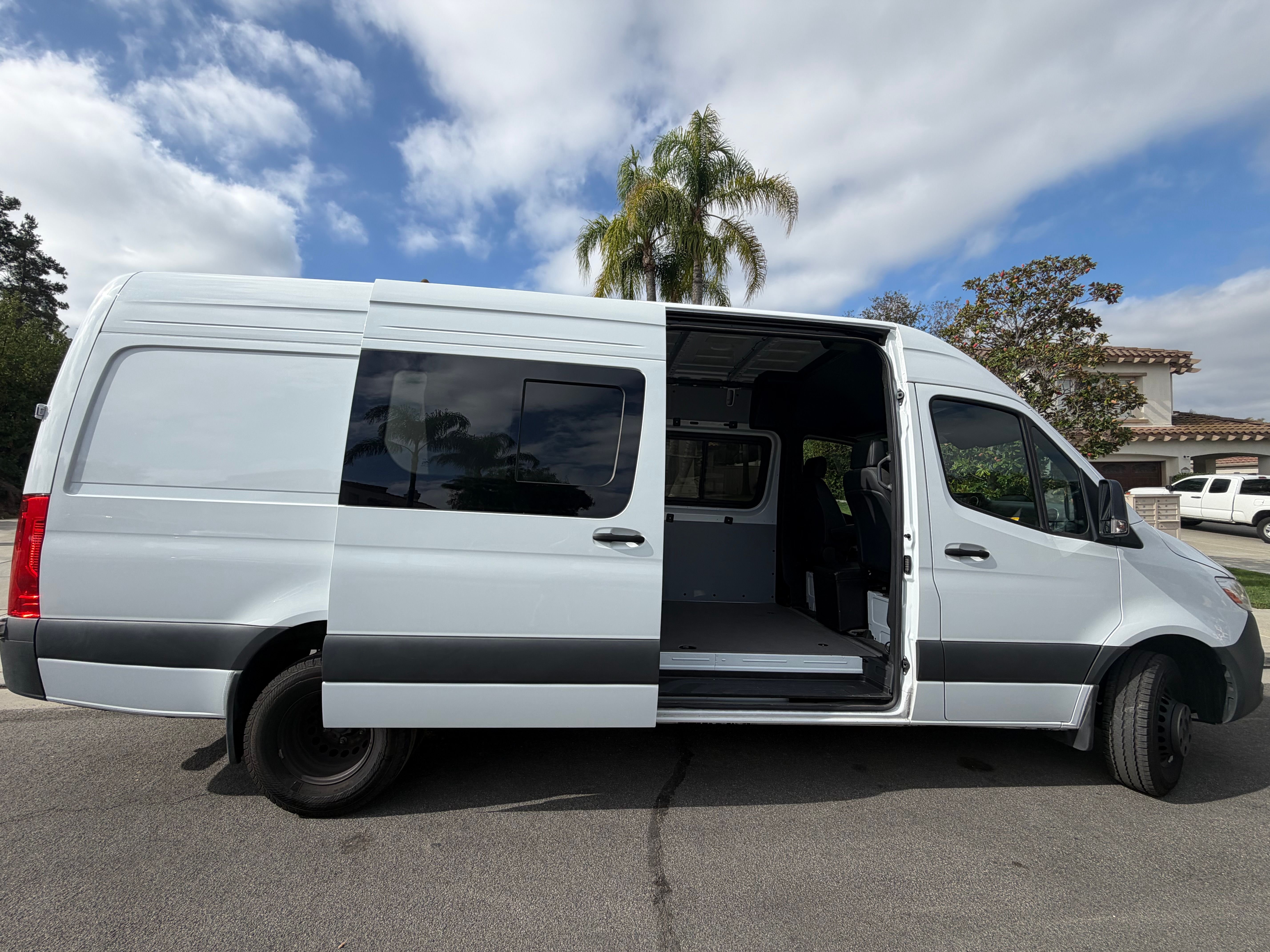 Used 2025 Mercedes-Benz Sprinter 3500 image 1