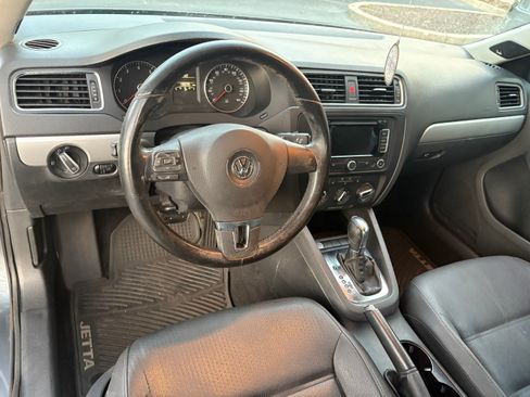 Used 2012 Volkswagen Jetta SEL FWD image 5