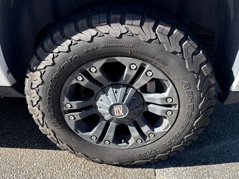 Used 2008 Chevrolet Suburban LT image 13