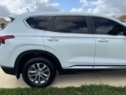 Used 2020 Hyundai Santa Fe SE image 2