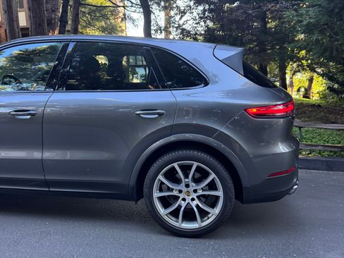 Used 2020 Porsche Cayenne AWD/4WD image 5