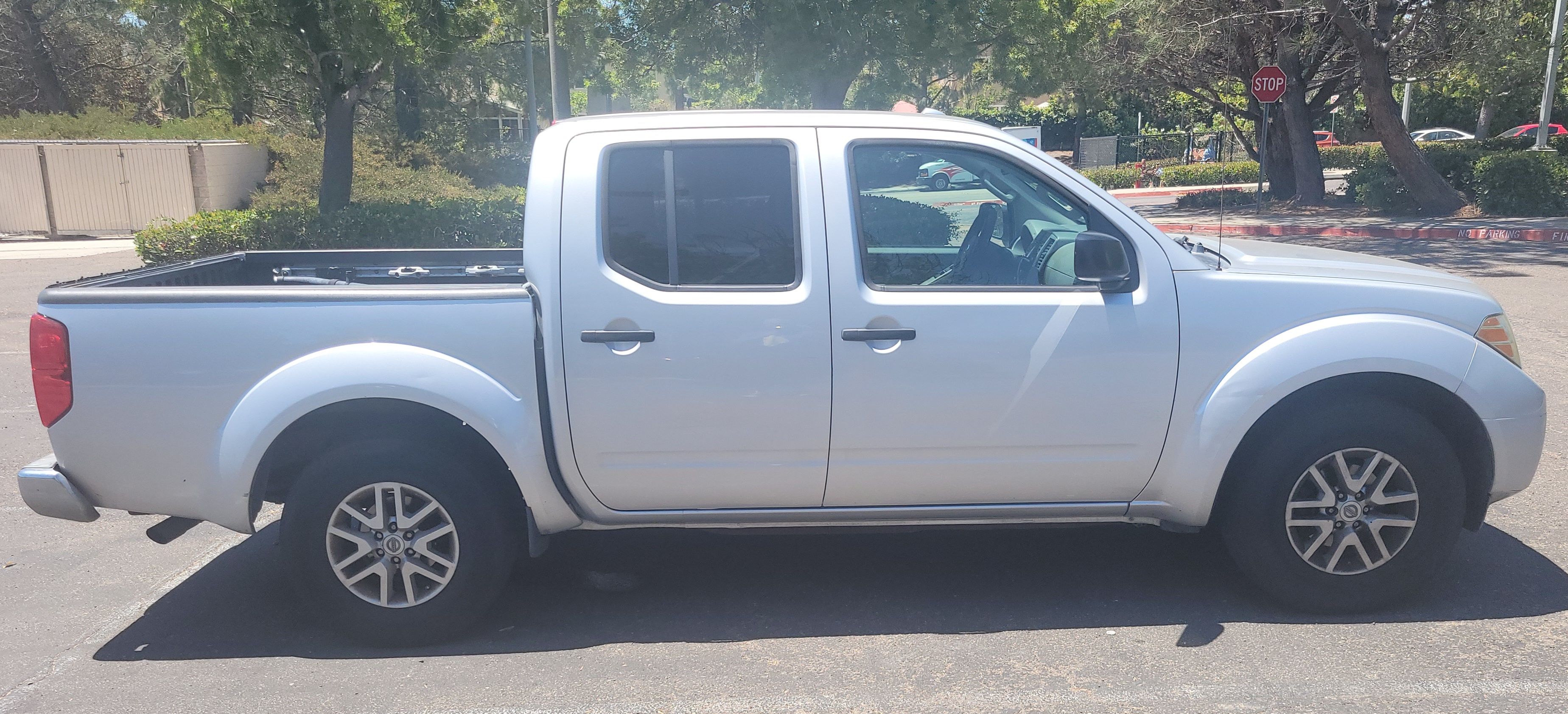 Used 2014 Nissan Frontier SV w/ SV Value Truck Package RWD image 5