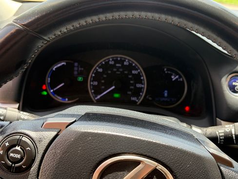 Used 2014 Lexus CT 200h w/ Seat Comfort Package FWD image 24
