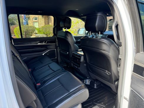 Used 2022 Jeep Wagoneer Series III image 16