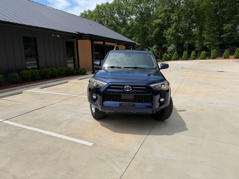 Used 2022 Toyota 4Runner SR5 RWD image 2