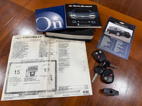 Used 2006 Chevrolet TrailBlazer LT w/ SS Package image 2