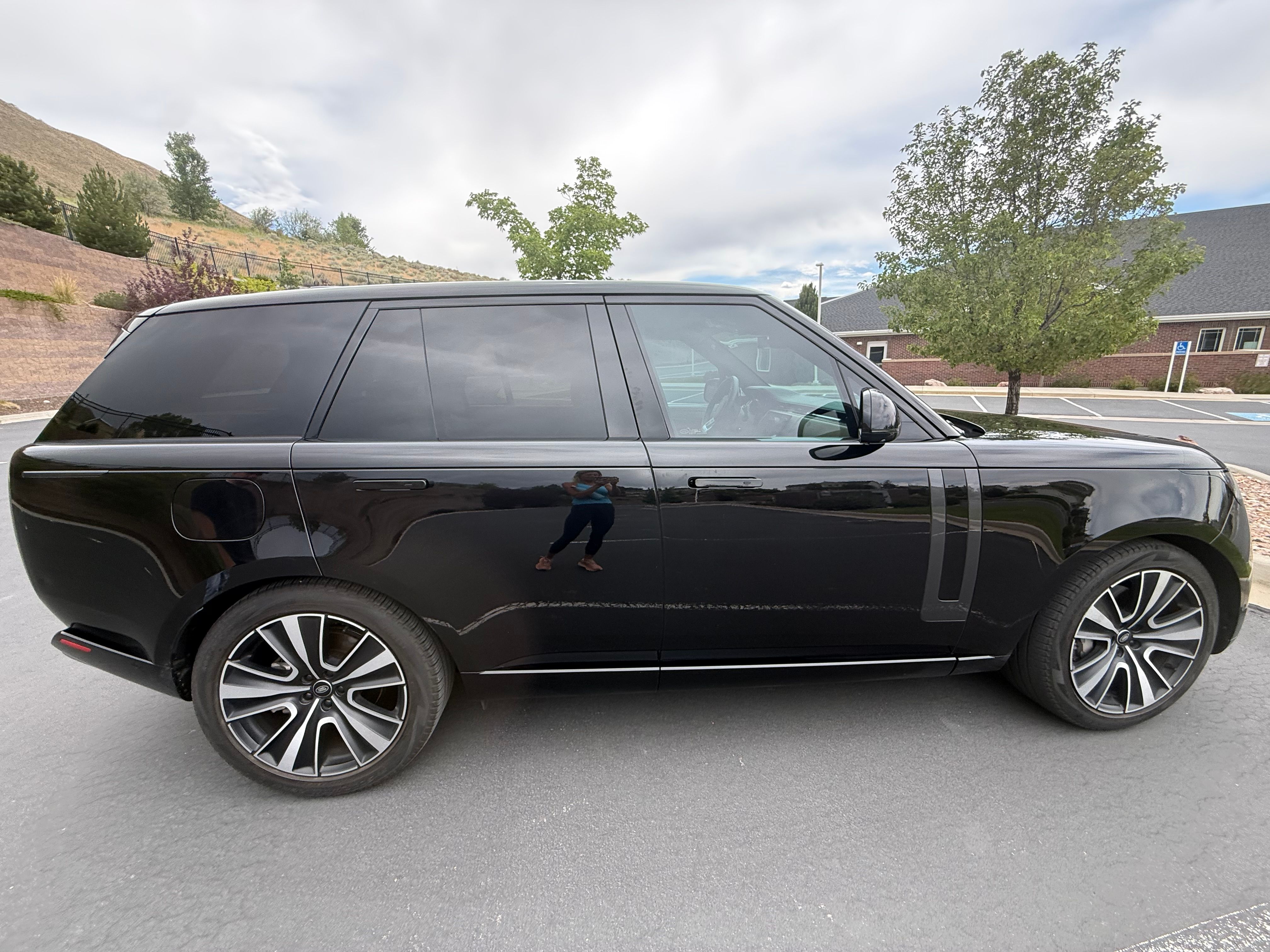 Used 2024 Land Rover Range Rover SE AWD/4WD image 11