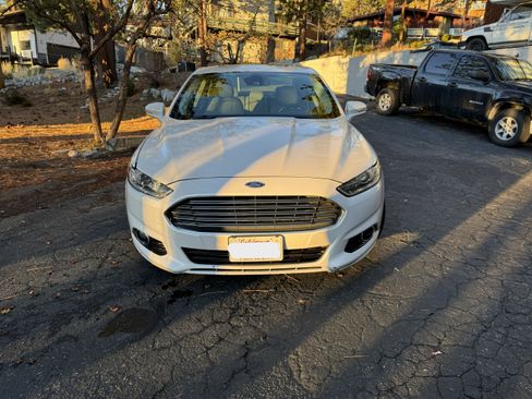 Used 2015 Ford Fusion Titanium image 2
