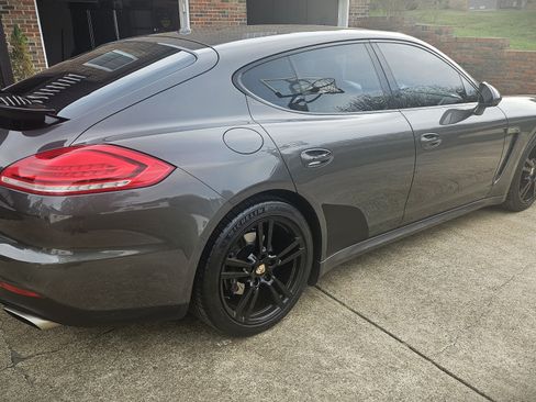 Used 2016 Porsche Panamera 4 Edition image 9