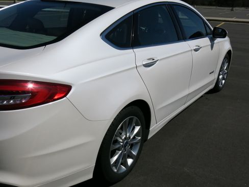 Used 2017 Ford Fusion SE w/ Equipment Group 602A image 2