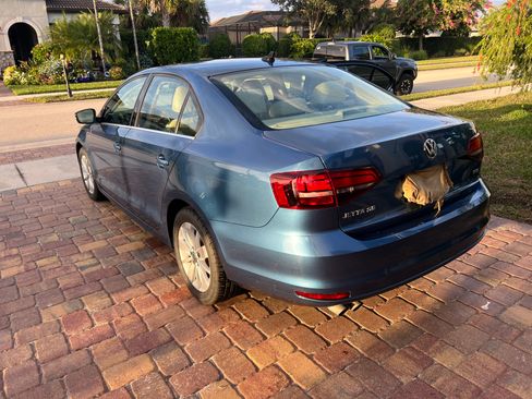 Used 2016 Volkswagen Jetta SE image 12