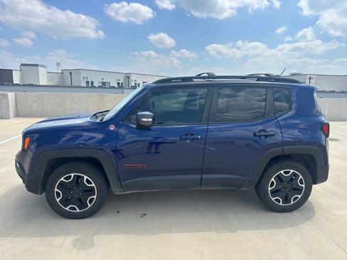 Used 2016 Jeep Renegade Trailhawk w/ Premium Trailhawk Package AWD/4WD image 4