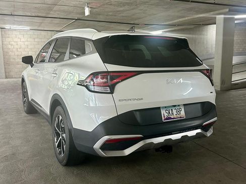 Used 2023 Kia Sportage EX AWD/4WD image 2