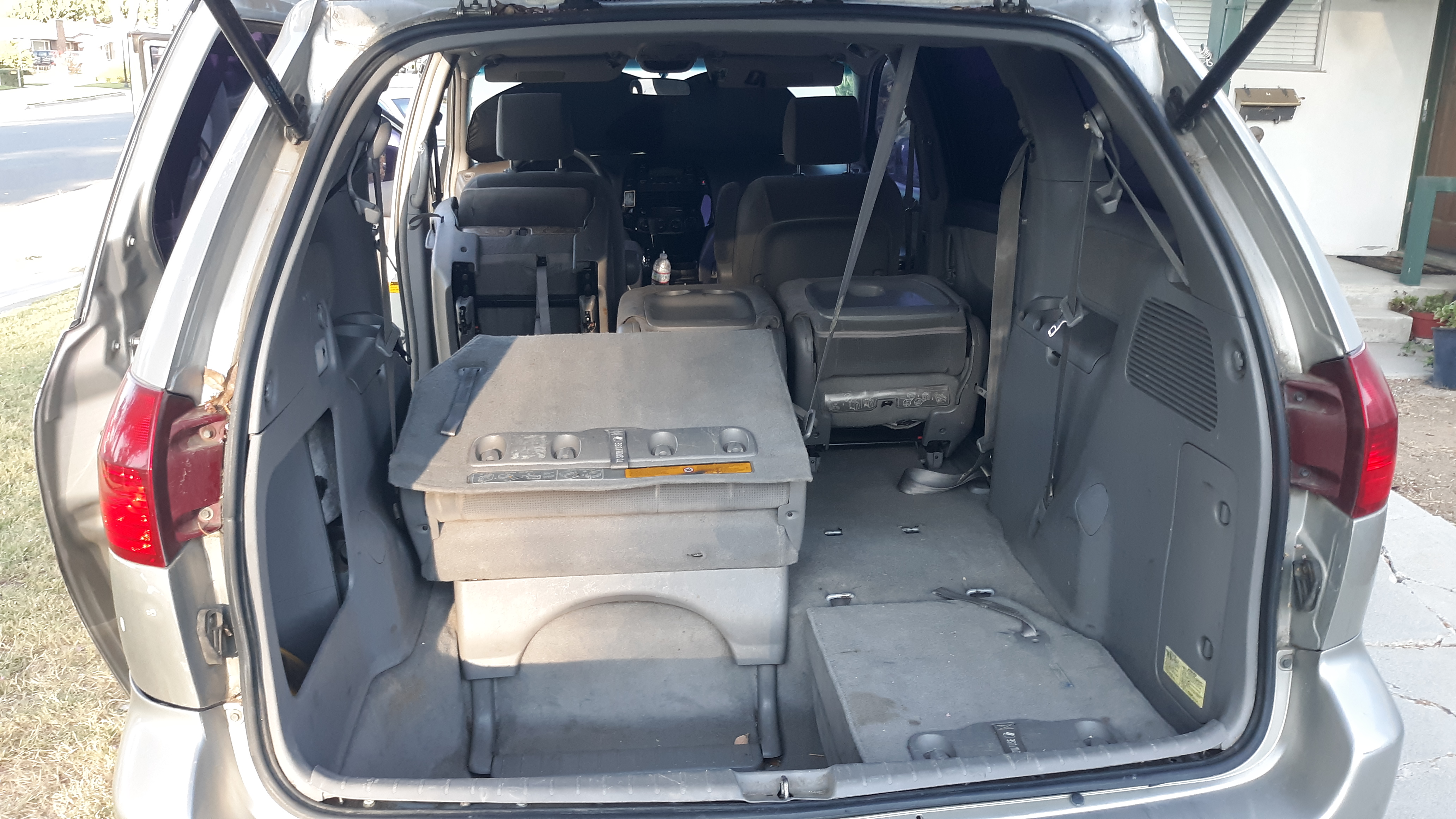Used 2004 Toyota Sienna LE w/ LE Pkg 1 FWD image 8