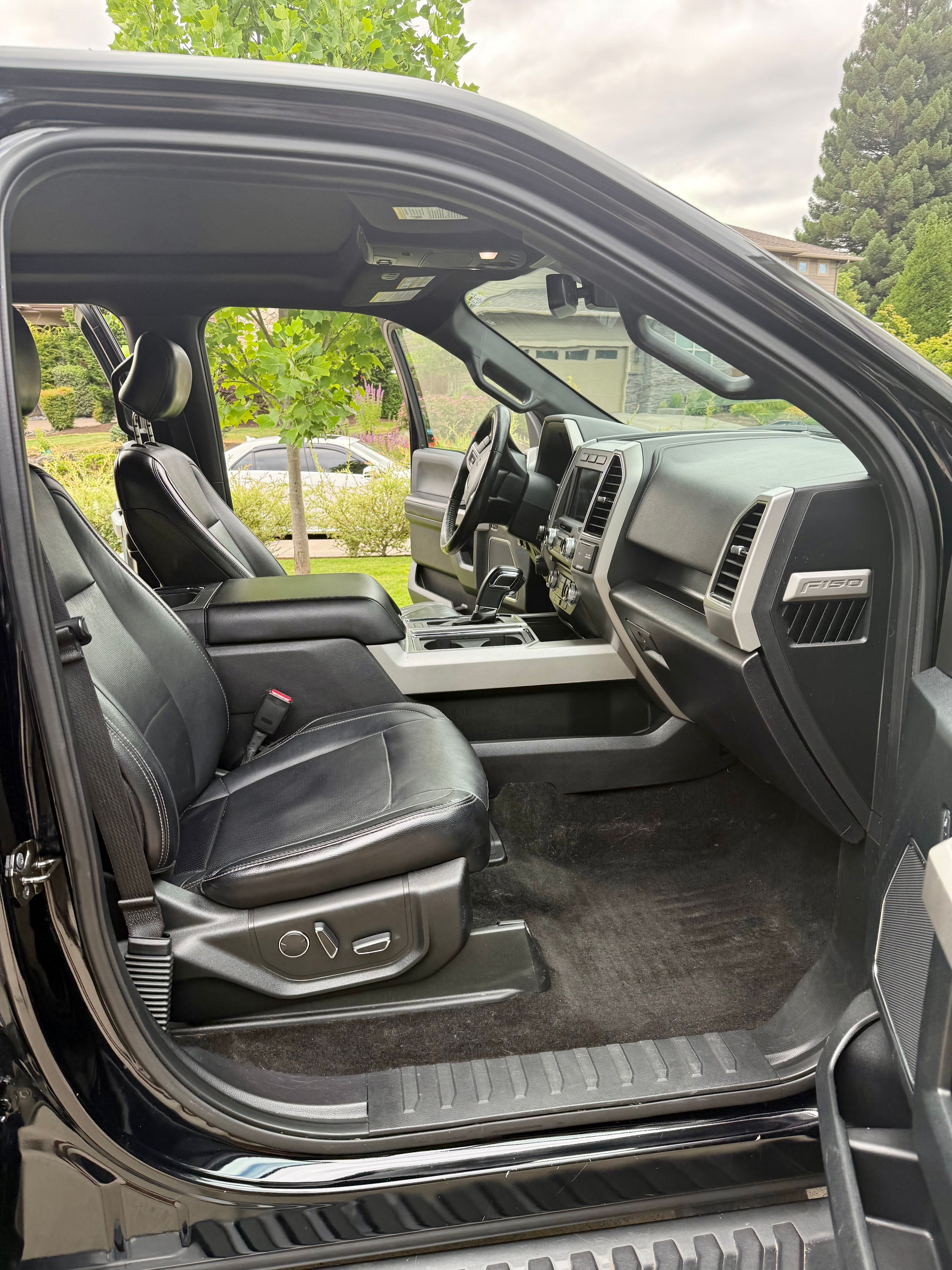 Used 2017 Ford F150 Lariat w/ Equipment Group 502A Luxury AWD/4WD image 8