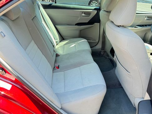 Used 2015 Toyota Camry LE image 11