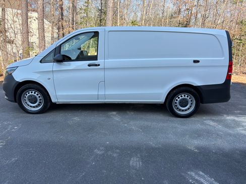 Used 2023 Mercedes-Benz Metris image 4