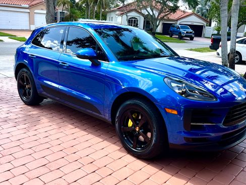 Used 2020 Porsche Macan AWD/4WD image 1