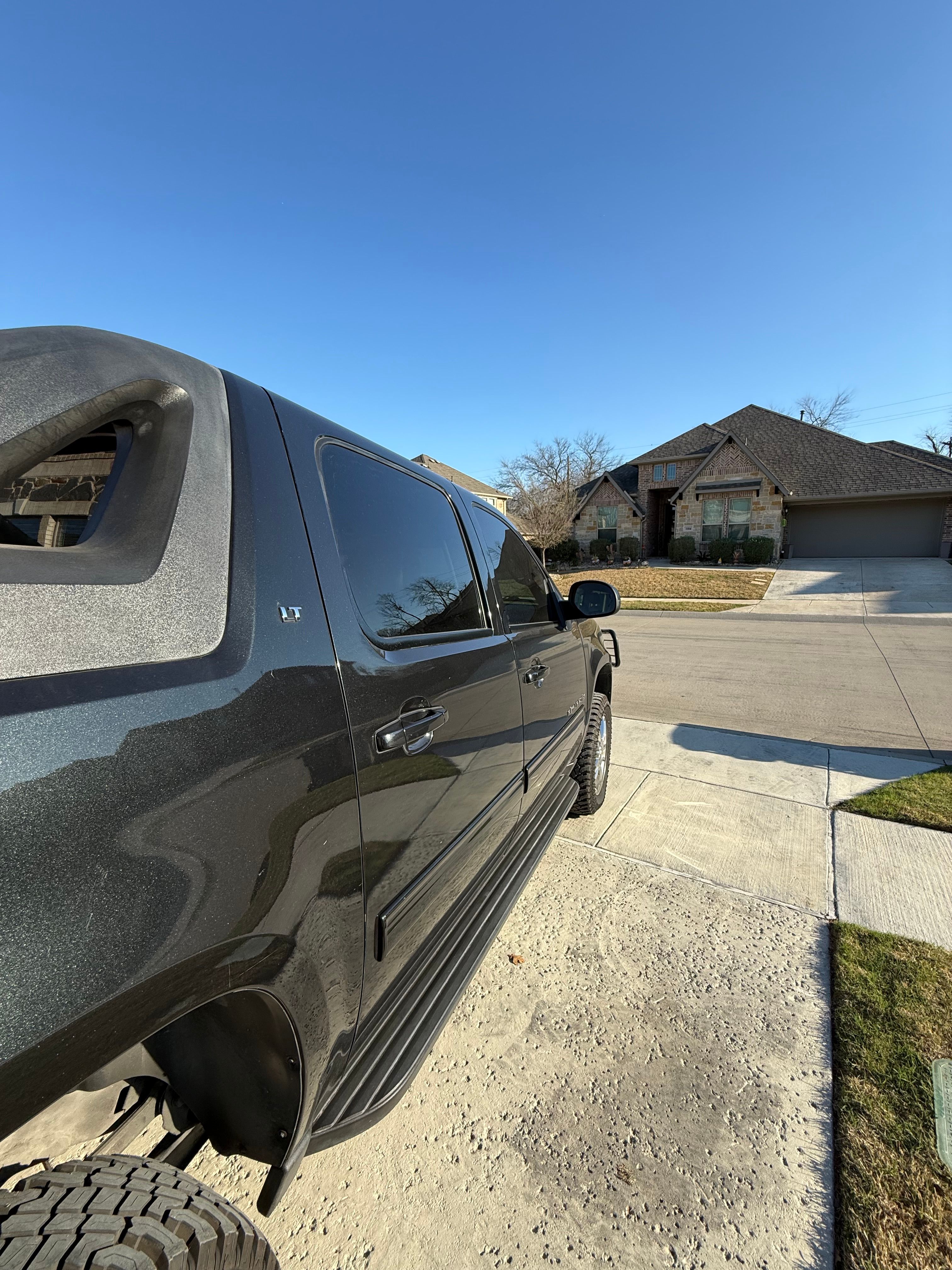 Used 2010 Chevrolet Avalanche LT w/ Luxury Package AWD/4WD image 12