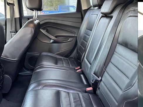 Used 2017 Ford Escape Titanium image 2