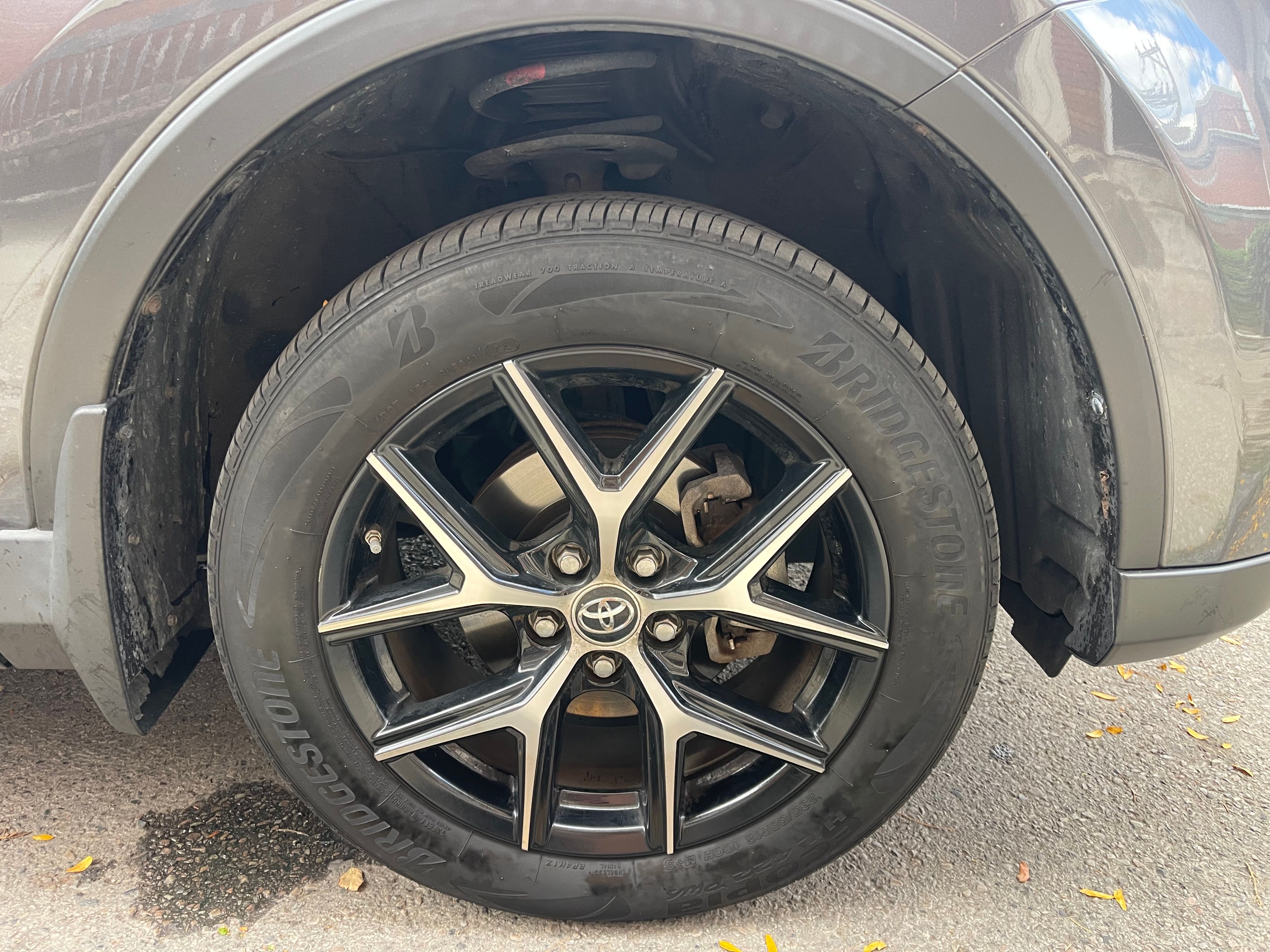 Used 2018 Toyota RAV4 SE AWD/4WD image 4