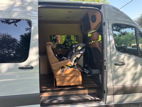 Used 2025 Mercedes-Benz Sprinter 2500 image 8