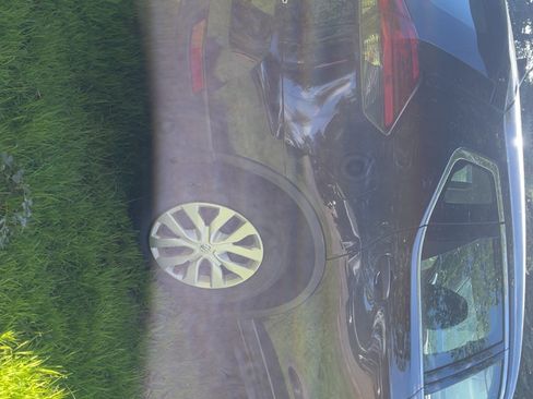 Used 2017 Nissan Rogue S image 5