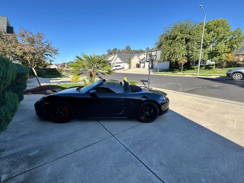 Used 2018 Porsche 718 Boxster GTS image 11