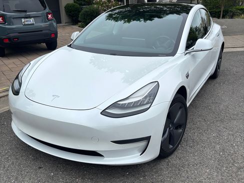 Used 2019 Tesla Model 3 image 1