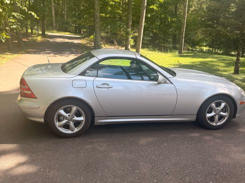 Used 2001 Mercedes-Benz SLK 320 image 2
