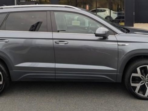 Used 2023 Volkswagen Taos SEL image 1