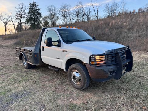 Used 2002 Ford F350 4x4 Regular Cab DRW Super Duty image 2