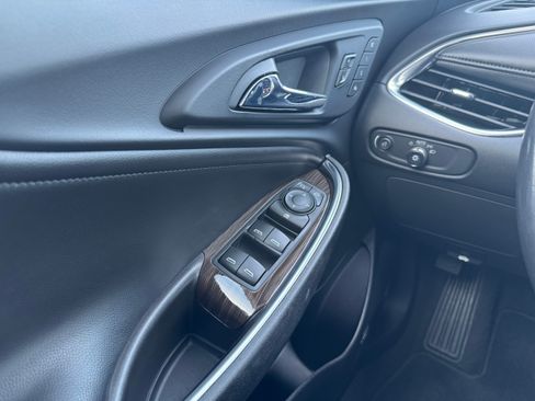 Used 2018 Chevrolet Malibu Premier w/ Driver Confidence Package image 24