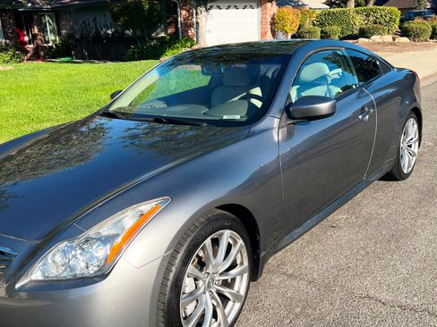 Used 2010 INFINITI G37 Journey w/ Premium Pkg image 1