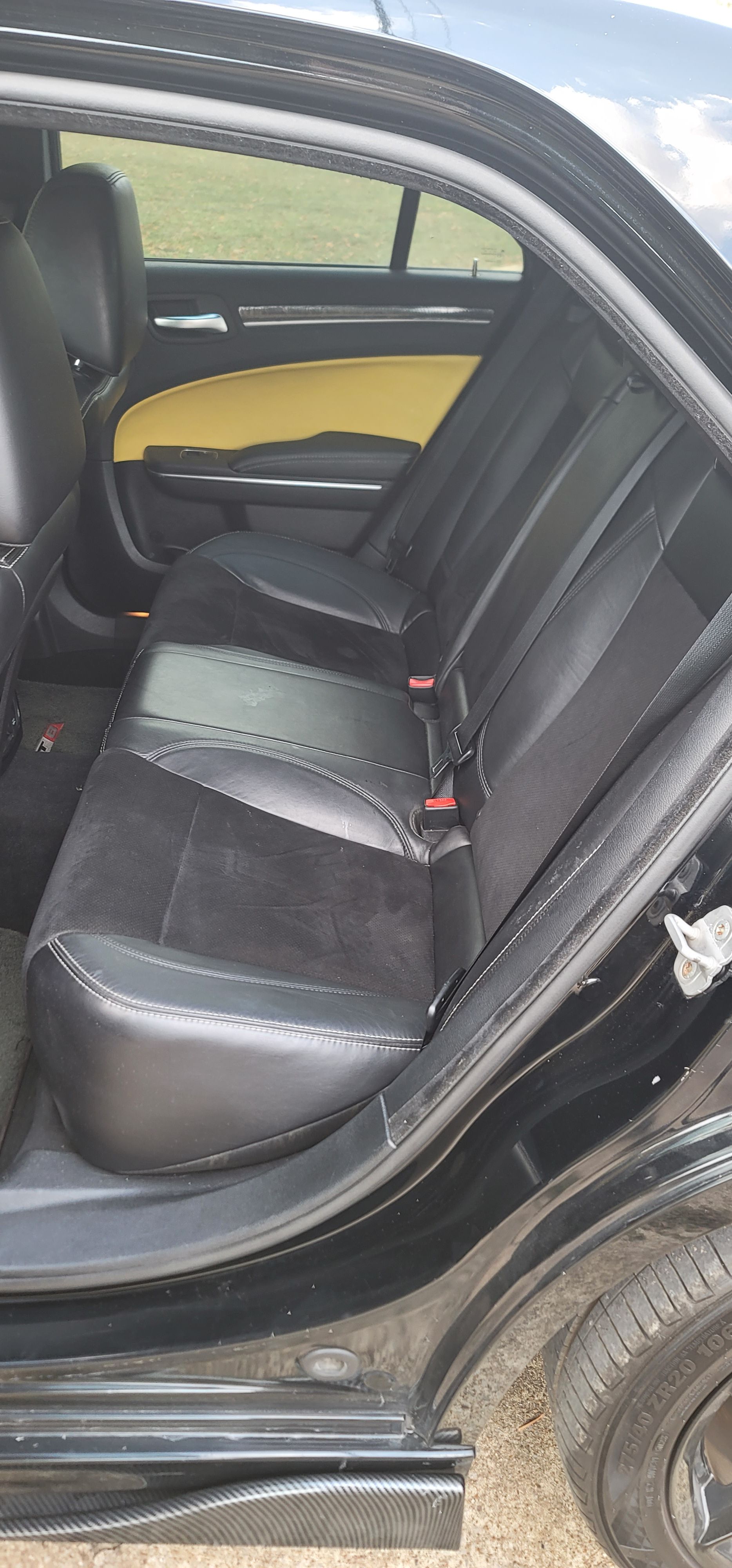Used 2012 Chrysler 300 SRT8 w/ 19-Premium Speaker Group RWD image 13